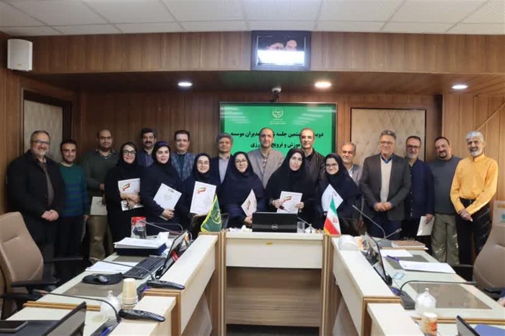 تقدیر از همكاران اداره كل رسانه مؤسسه برای كسب رتبه برتر ملی